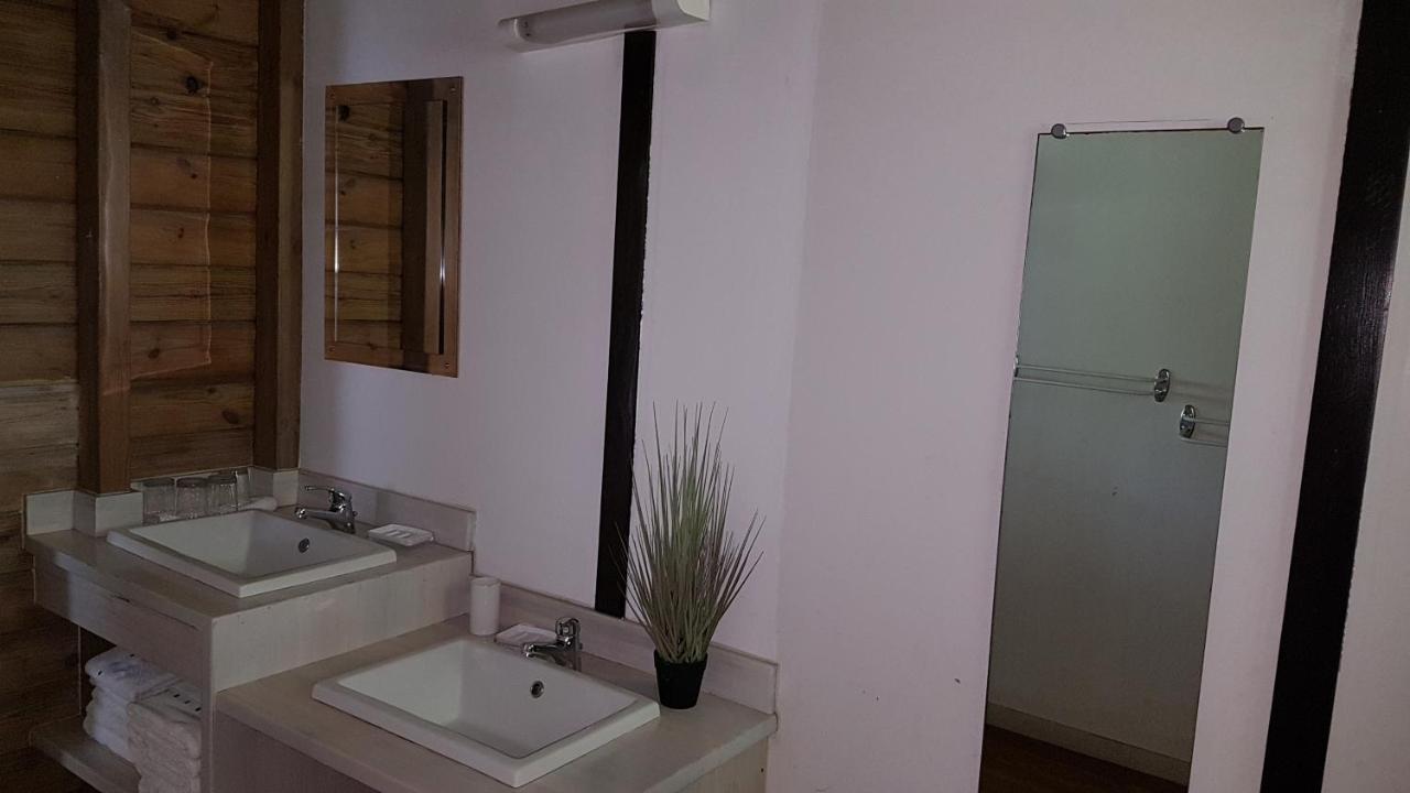 Le Bougainvillier Blanc Otel Pointe-Noire Dış mekan fotoğraf